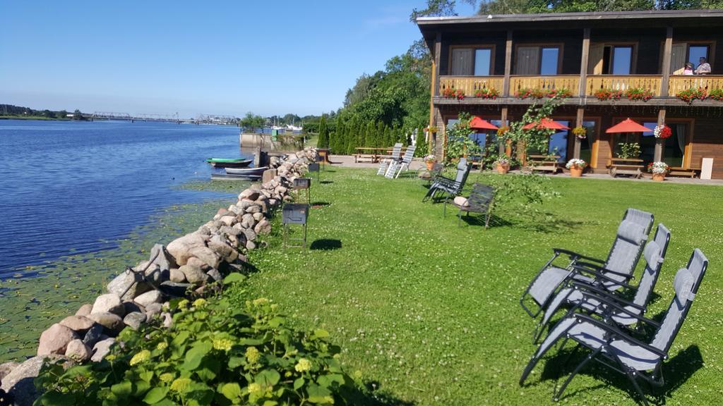 Guest House And Camping Jūrkalne Exteriör bild